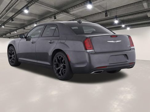 Used 2022 Chrysler 300 S RWD image 3