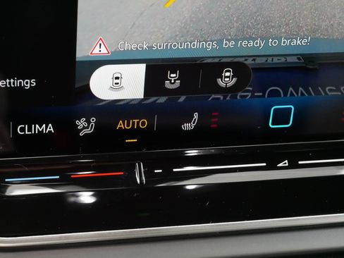 Used 2025 Volkswagen ID.4 Pro AWD/4WD image 30
