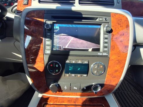 Used 2011 Chevrolet Avalanche LTZ image 23