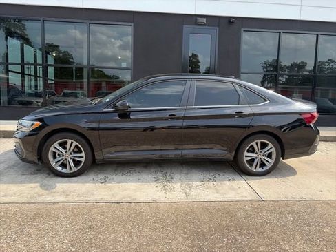 Used 2024 Volkswagen Jetta SE FWD image 2