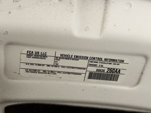 Used 2024 Chrysler Pacifica Select image 18