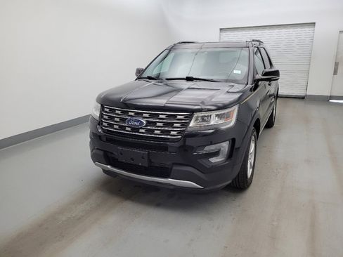 Used 2017 Ford Explorer XLT w/ Equipment Group 202A AWD/4WD image 15