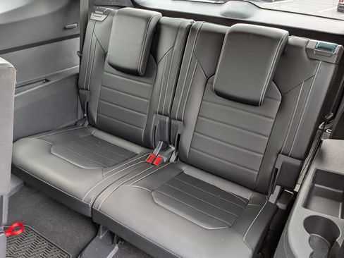 Used 2022 Volkswagen Atlas SEL Premium image 34