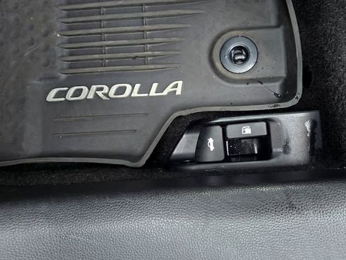 Used 2020 Toyota Corolla SE image 16