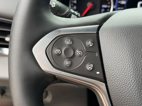 Used 2023 Chevrolet Traverse High Country FWD image 24