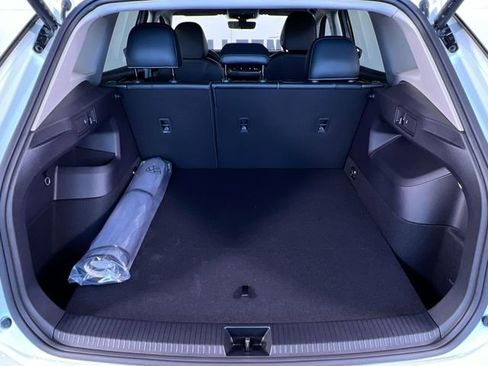 Used 2025 Volkswagen Tiguan SE image 24