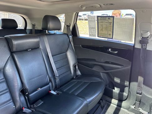 Used 2020 Kia Sorento EX AWD/4WD image 19