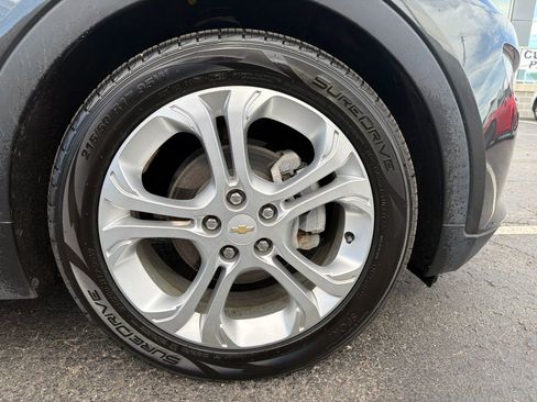 Used 2019 Chevrolet Bolt LT FWD image 38