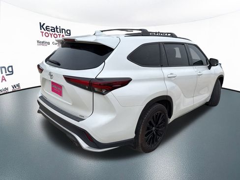 Certified 2024 Toyota Highlander XSE image 3