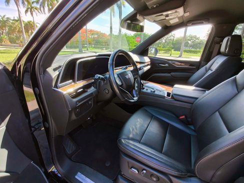 Used 2022 Cadillac Escalade ESV Luxury RWD image 23