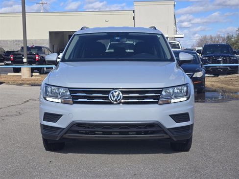 Used 2019 Volkswagen Tiguan SE image 2