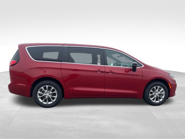 New 2026 Chrysler Pacifica Select AWD/4WD image 19
