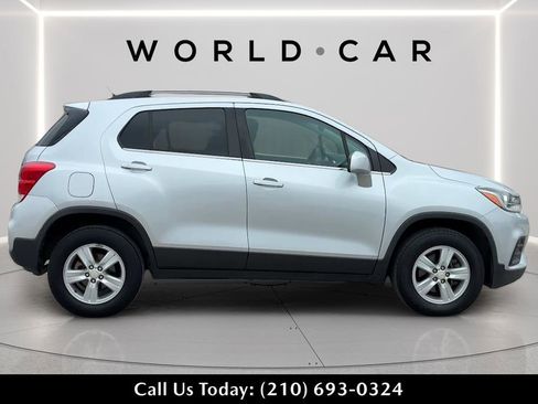 Used 2020 Chevrolet Trax LT AWD/4WD image 8