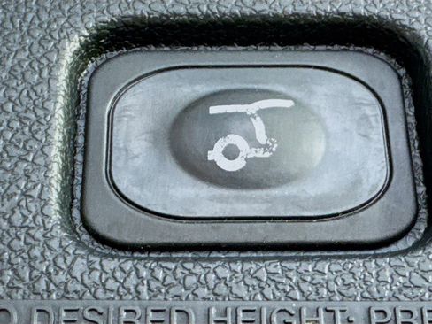 Used 2016 Ford Explorer Platinum image 33