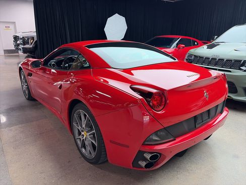 Used 2013 Ferrari California RWD image 5