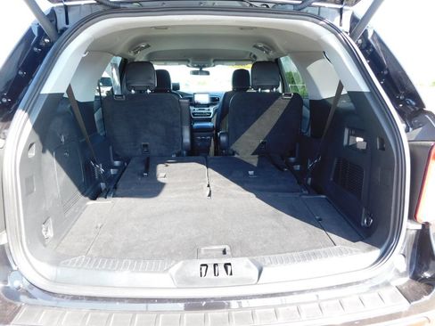 Used 2023 Ford Explorer XLT w/ Equipment Group 202A AWD/4WD image 29