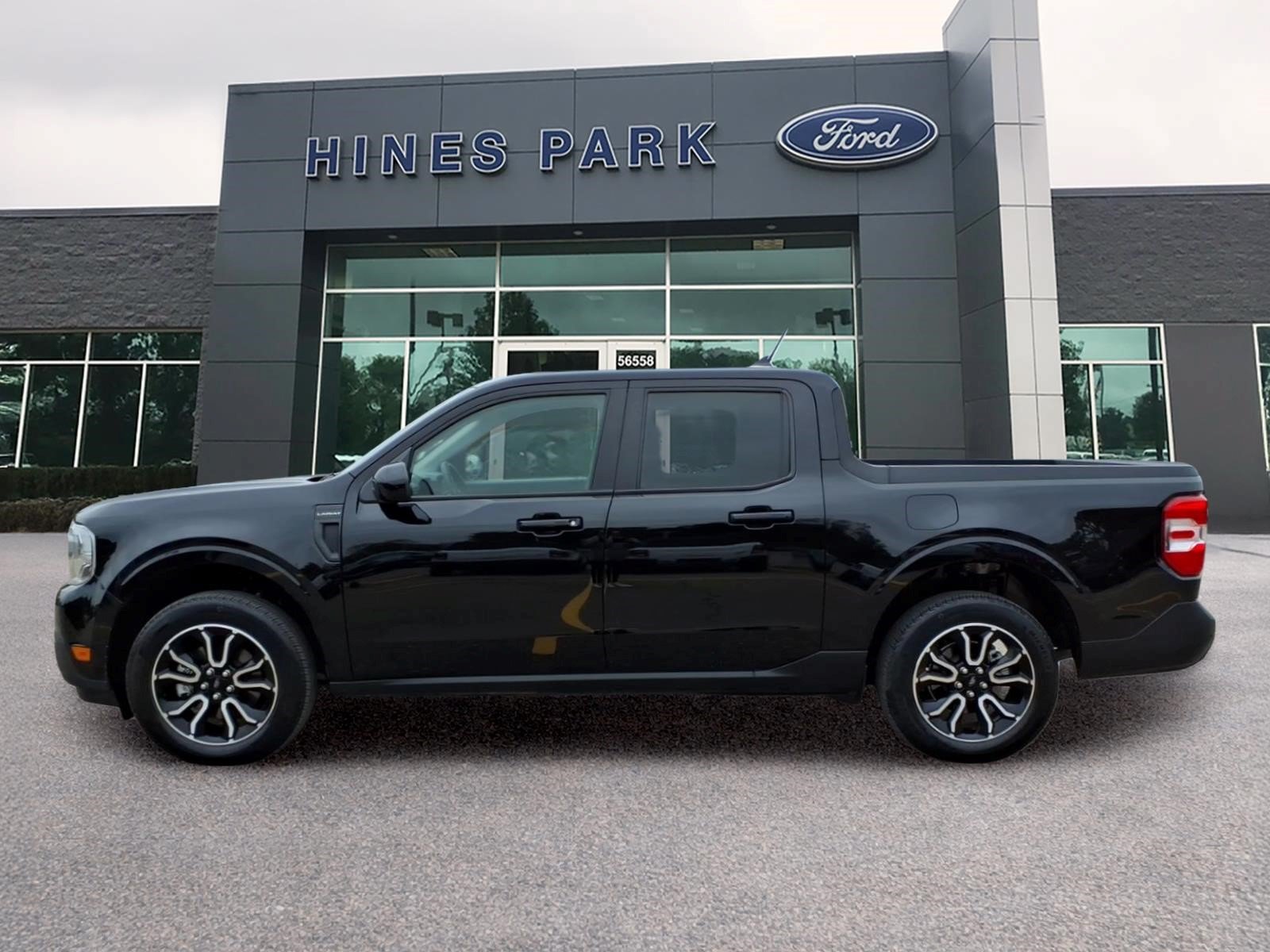Used 2024 Ford Maverick Lariat w/ 4K Tow Package AWD/4WD image 4