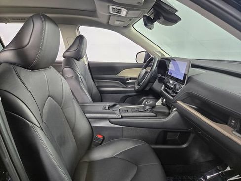 Used 2025 Toyota Grand Highlander FWD image 15