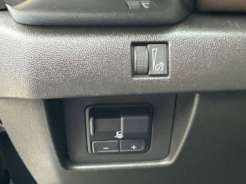 Used 2023 GMC Canyon Denali image 24