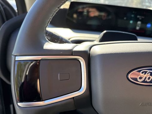 Used 2025 Ford Expedition Active image 28