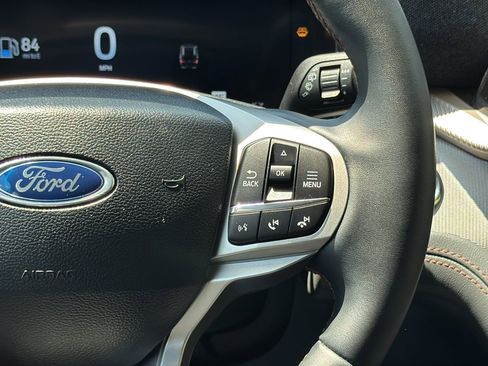 Used 2025 Ford Explorer Active AWD/4WD image 19
