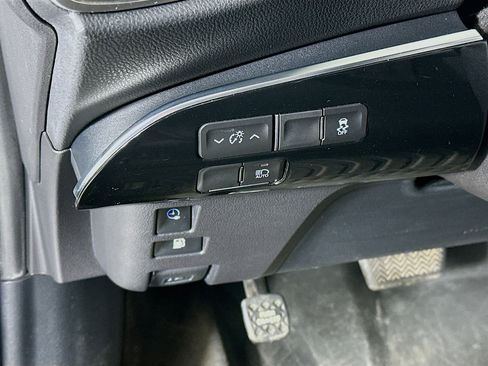 Used 2020 Toyota Prius Prime XLE image 16