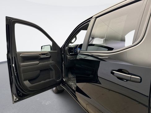 Used 2024 Chevrolet Silverado 1500 LT image 9