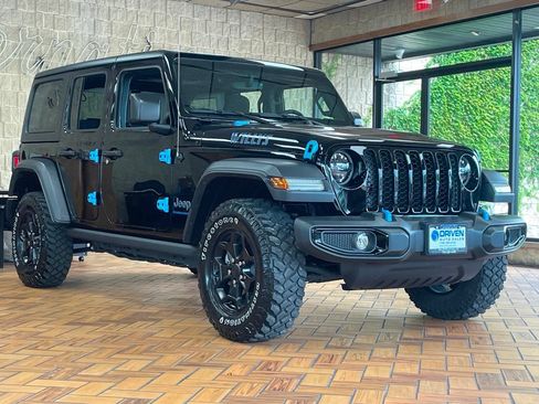 Used 2023 Jeep Wrangler Unlimited w/ Cold Weather Group AWD/4WD image 7