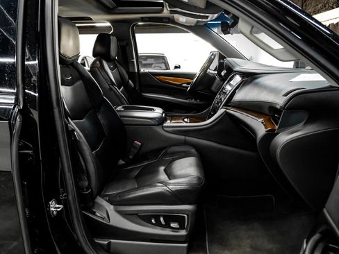Used 2020 Cadillac Escalade ESV Luxury RWD image 38