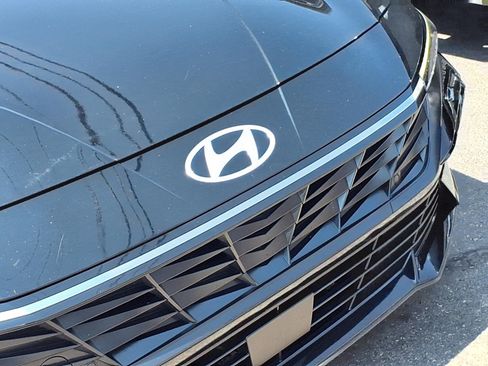 Used 2025 Hyundai Elantra Limited FWD image 29