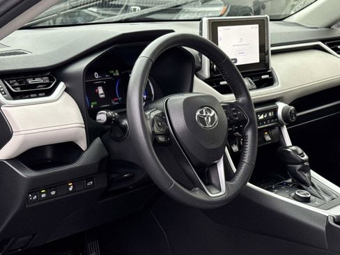 Used 2023 Toyota RAV4 XLE Premium image 12
