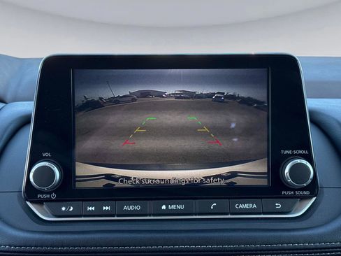 Used 2023 Nissan Rogue SV image 25