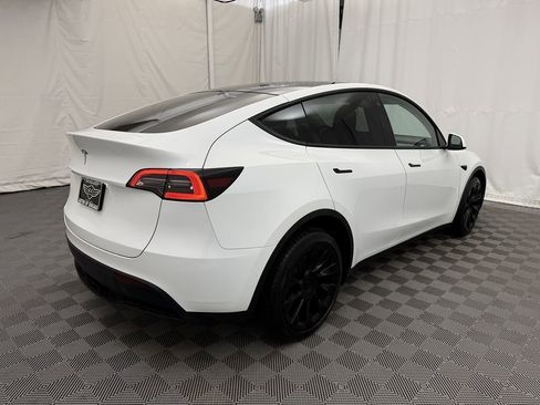 Used 2022 Tesla Model Y Long Range AWD/4WD image 5