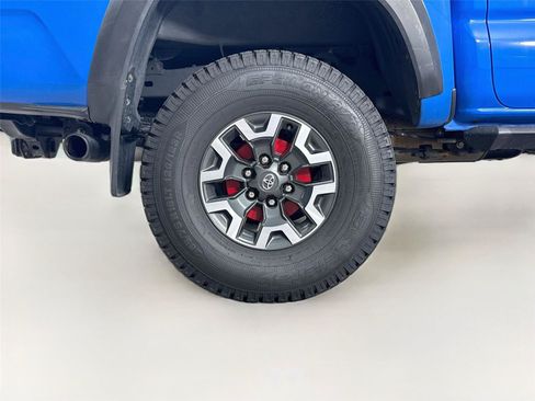 Used 2021 Toyota Tacoma TRD Off-Road w/ Technology Package AWD/4WD image 17