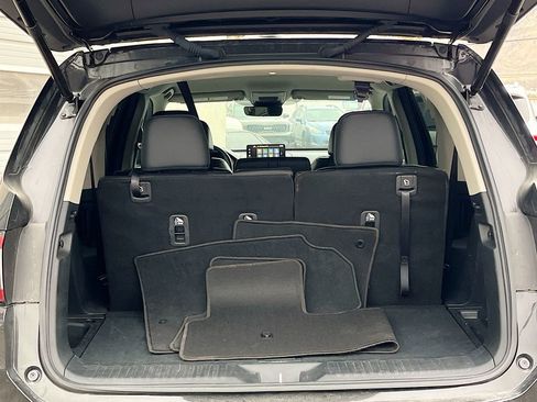 Used 2025 Honda Pilot EX-L image 17