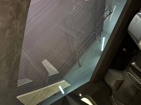 Used 2024 Tesla Cybertruck AWD Crew Cab image 39