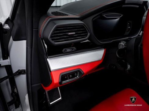 Used 2021 Lamborghini Urus AWD/4WD image 24