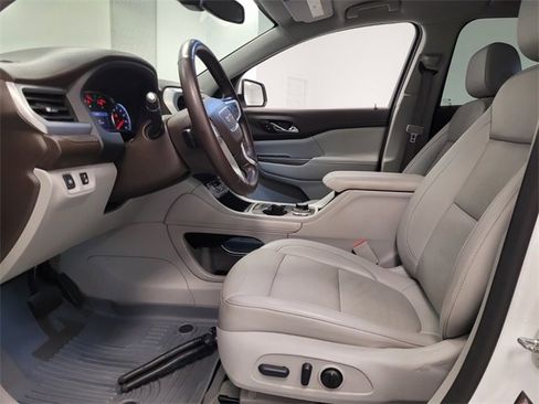 Used 2023 GMC Acadia SLT image 10