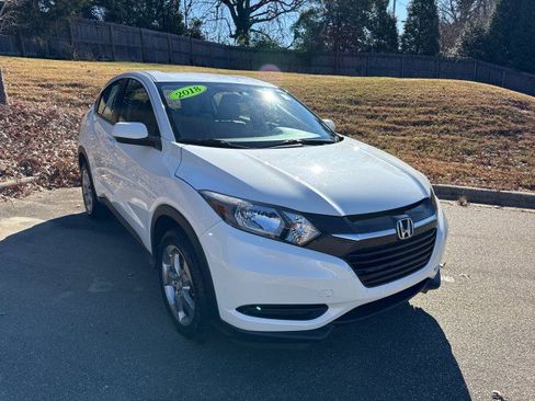 Used 2018 Honda HR-V LX image 1