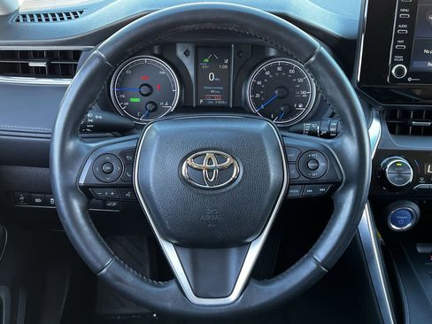 Used 2021 Toyota Venza LE image 11