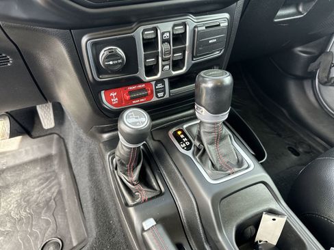 Used 2020 Jeep Gladiator Rubicon AWD/4WD image 16