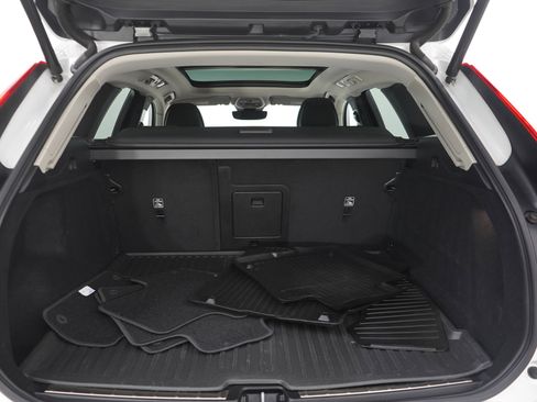Used 2023 Volvo XC60 B5 Core AWD/4WD image 9