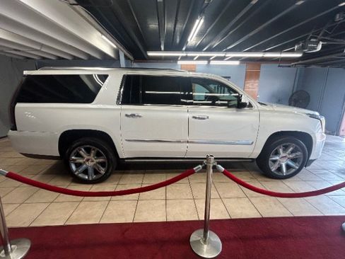 Used 2016 Cadillac Escalade ESV Premium image 5