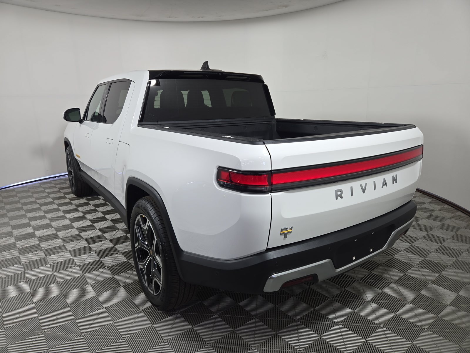 Used 2023 Rivian R1T Adventure Quad AWD/4WD image 3