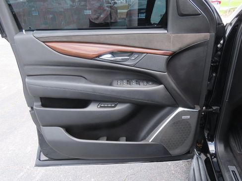 Used 2017 Cadillac Escalade ESV 2WD image 27