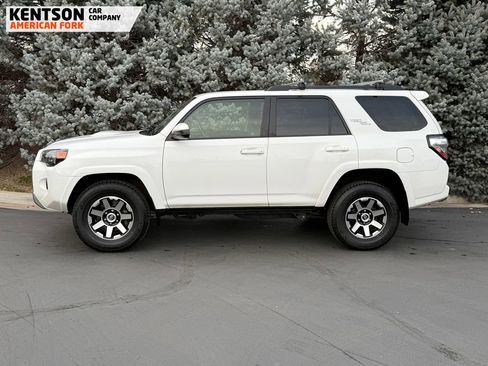 Used 2020 Toyota 4Runner TRD Off-Road image 4