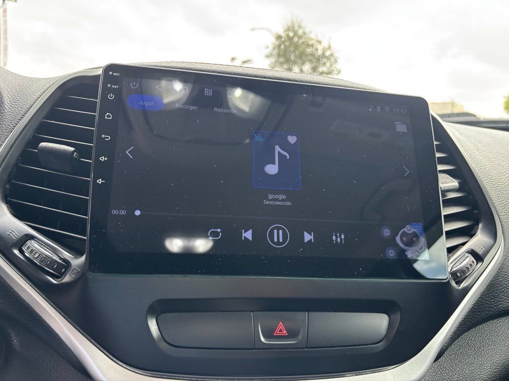 Used 2017 Jeep Cherokee Latitude FWD image 21