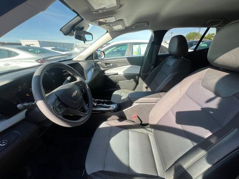 Used 2025 Chevrolet Trax LT FWD image 27