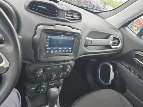 Used 2020 Jeep Renegade Latitude w/ Cold Weather Group AWD/4WD image 7