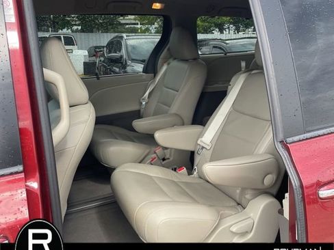 Used 2017 Toyota Sienna XLE w/ XLE Navigation Package FWD image 10